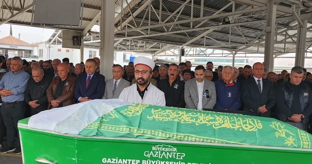 Eğitim çınarı Nüket Ersoy a hüzünlü veda Gaziantep Haberleri