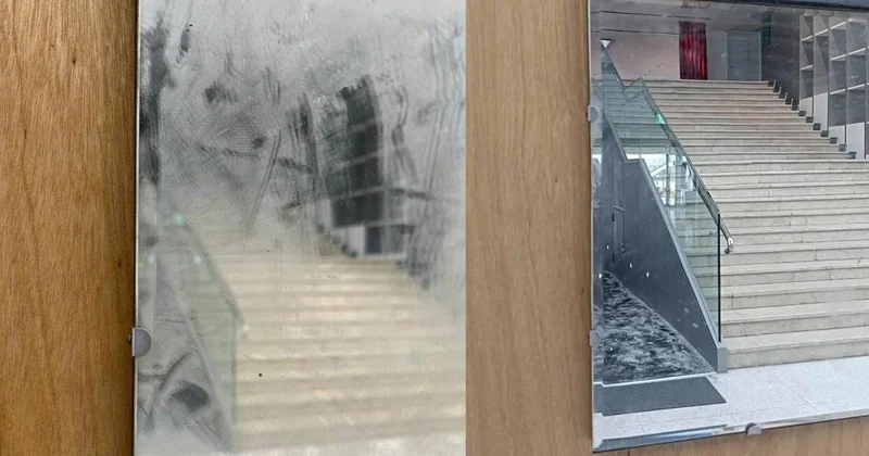 Tayvan’da temizlik görevlisi sanat eserini “kirli ayna” sanıp sildi