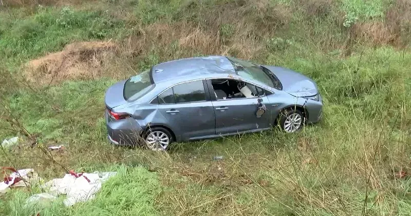 Beşiktaş ta otomobil şarampole yuvarlandı