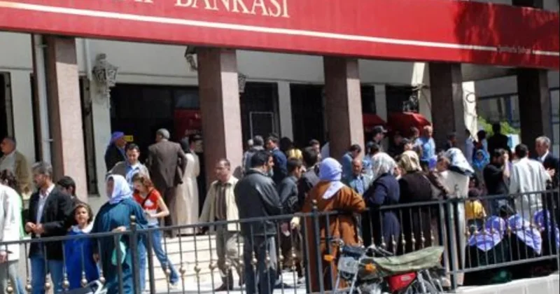 Vatandaş bankalara akın etti: Sistem kilitlendi Sözcü Gazetesi