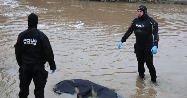 Elazığ da kayıp çocuğun cansız bedeni bulundu Çiftçiler su motorunu bırakmak isterken, 1 haftadır aranan çocuğun cansız bedeniyle karşılaştı Elazığ Haberleri