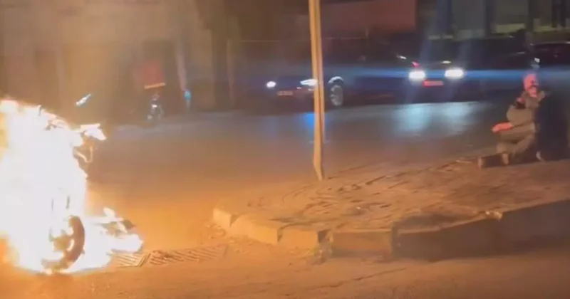 Çalışmayan motorunu yakıp, karşısına geçip izledi