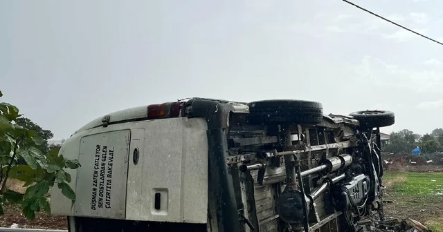 Manisa da kamyonet devrildi: 1 ölü, 1 yaralı Manisa Haberleri