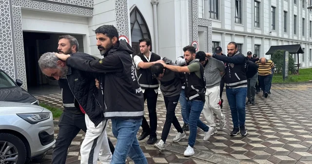 Kocaeli deki fabrika yangınına ilişkin gözaltına alınan 11 zanlı adliyeye sevk edildi Kocaeli Haberleri