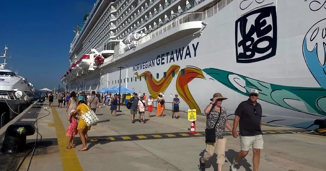 Bodrum a 10 ayda deniz ve havadan 1 milyonu aşkın turist geldi Muğla Haberleri