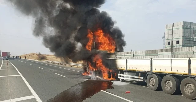 Malatya Elazığ Karayolu nda tır yangını Malatya Haberleri