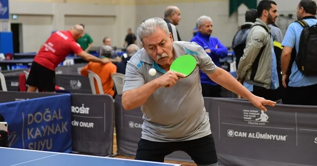 Osmangazi de veteran sporcular final için ter döktü Ulusal Bursa Veteran Masa Tenisi Turnuvası sona erdi Bursa Haberleri