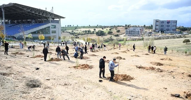 Uşak Üniversitesi, Milli Ağaçlandırma Günü nde yeşil gelecek için el ele verdi Uşak Haberleri
