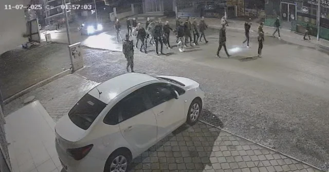 Dur ihtarına uymayıp İl Emniyet Müdürü Zaimoğlu nun üzerine aracını sürdü, ateş açılıp durduruldu Antalya Haberleri