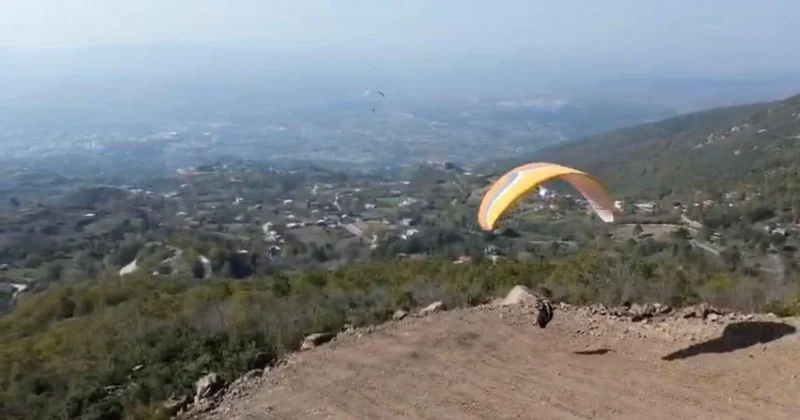 Osmaniye’de festivalde korkutan anlar: Paraşütçü kayaya çarptı