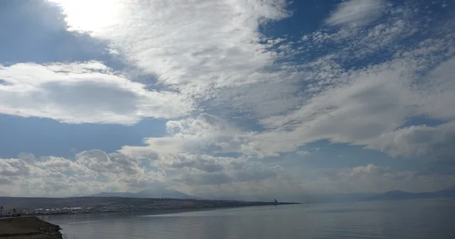 Van semalarında bulut ve ışık şöleni: Gündüz bulutların dansı, akşam büyülü manzaralar Van Haberleri