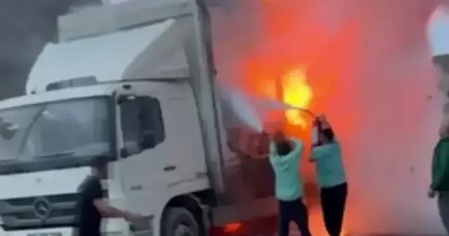 Kuzey Marmara Otoyolu nda seyir halindeki kamyon alev aldı VİDEO İZLE