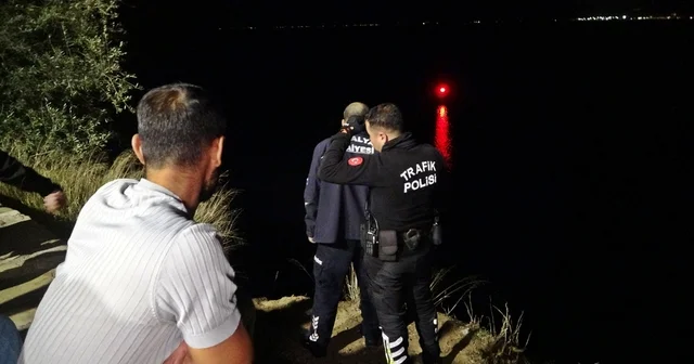 30 metrelik falezlerden kayalık alana düşen genç yaşamını yitirdi Falezlere toplanan çevredekiler olan biteni açık hava sinemasında film izler gibi izledi Antalya Haberleri