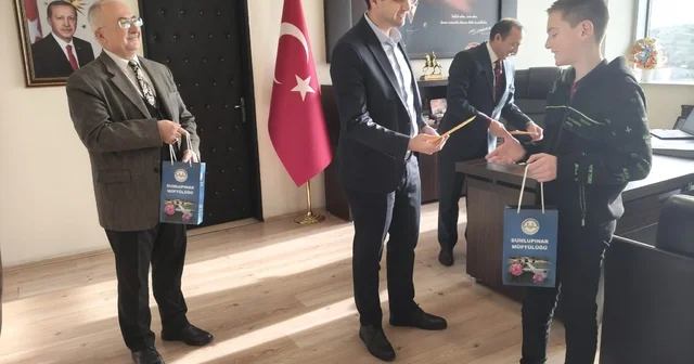 Dumlupınar da bilgi yarışmasında dereceye giren öğrenciler ödüllerini aldı Kütahya Haberleri