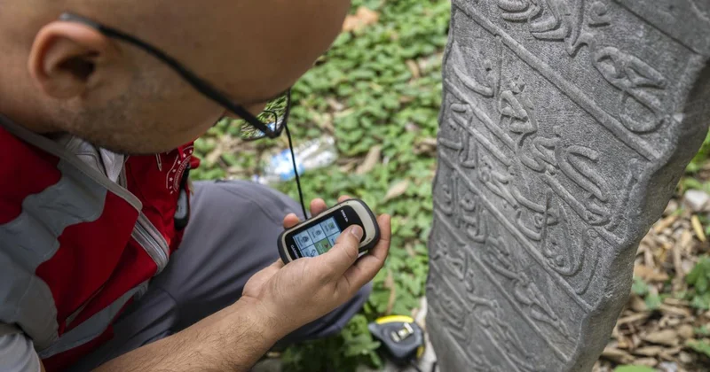 İstanbul un tarihi mezar taşları kayıt altına alınıyor