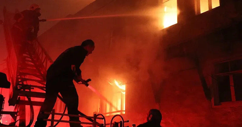 Son dakika Pendik te ev yangını: 2 çocuk hayatını kaybetti