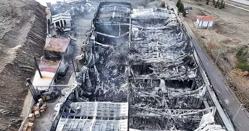 Kimya fabrikasındaki yangın madeni yağ bölümünden çıkmış