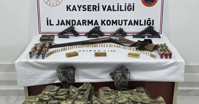 Jandarmanın operasyon düzenlediği evden silah ve mühimmat ele geçirildi; 1 gözaltı Kayseri Haberleri