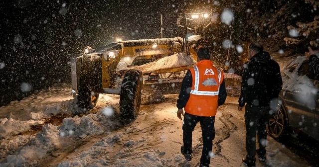 Mersin Büyükşehir Belediyesi, kar yağışına karşı 13 ilçede 7/24 teyakkuzda Mersin Haberleri