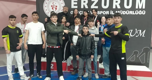 Oltulu liseliler bilek güreşinde rakiplerine geçit vermedi Erzurum Haberleri