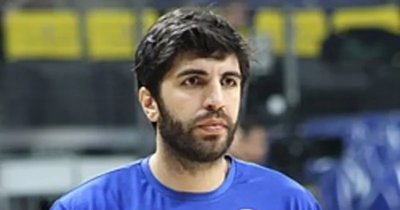 Anadolu Efes te Burak Can Yıldızlı en az bir ay sahalardan uzak kalacak