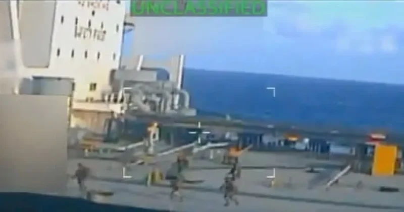 ABD ordusu İran petrolünü taşıyan gemiyi bastı! Korsanlık krizi sonrası varil fiyatları zıpladı