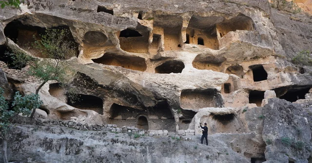 Gabar Dağı ndaki 7 katlı apartman mağara doğaseverlerin rotasına girdi Şırnak Haberleri
