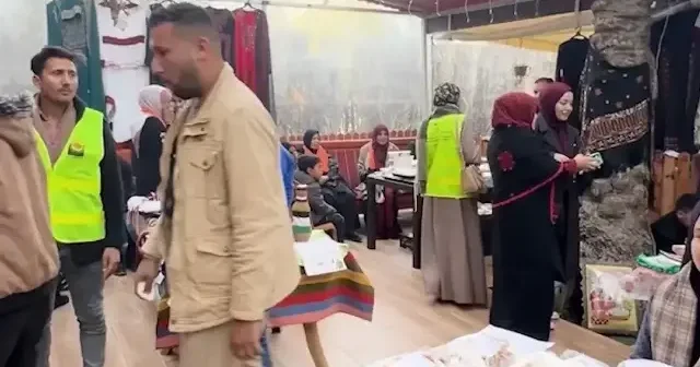 Deyr el Belah’ta kurulan kermes yerinden edilen girişimcilerin üretimle hayata tutunduğunu gösterdi VİDEO İZLE