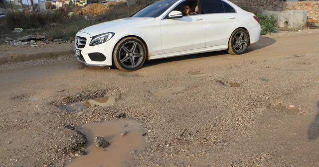 Her yağmurda çökme yaşanıp, çukurlar oluşan yollar için çözüm isteği Adana Haberleri