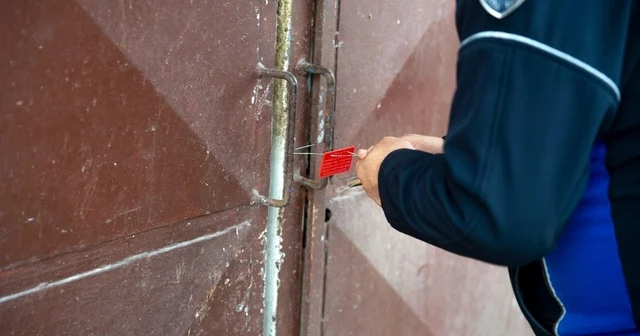 Adana da depoda kokmuş 25 kasa tavuk ele geçirildi Adana Haberleri