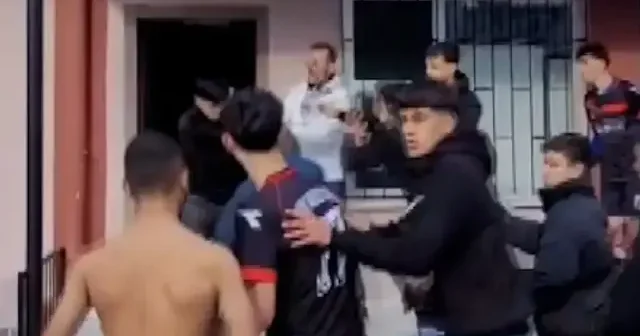 Samsun’daki okul turnuvasında utanç verici saldırı: Öğretmen sahada vandalların hedefi oldu VİDEO İZLE