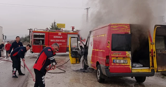Tokat ta kargo minibüsü alev alev yandı Tokat Haberleri