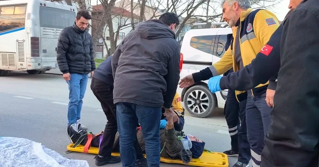 Bursa da iki motosikletin çarpıştığı kazada 4 kişi yaralandı; Annesinin elini tutarak moral verdi Bursa Haberleri