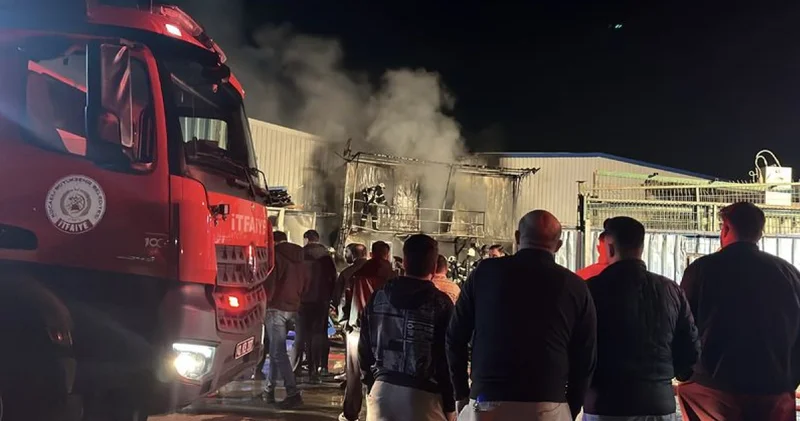 Geri dönüşüm deposunda yangın çıktı