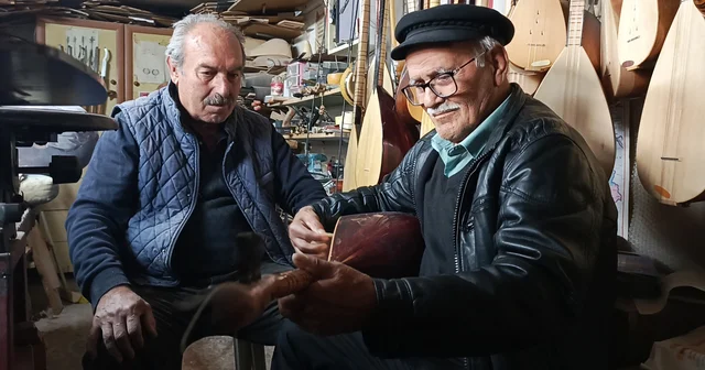 Bağlama çalma hayalini 84 yaşında gerçekleştirdi Burdur Haberleri