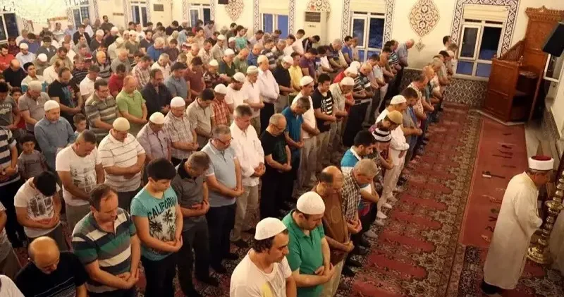 Kısa namaz sureleri: Namaz sureleri Arapça okunuşu, Türkçe anlamı ve meali Dini Bilgiler