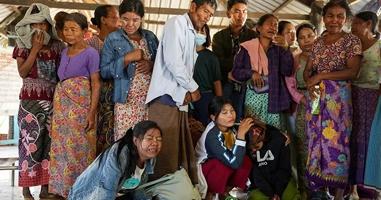 Myanmar da ordu hastane bombaladı: 33 kişi öldü