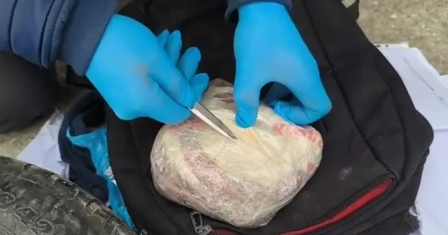 Uyuşturucu tacirlerine geçit yok! Erzincan da 1 kilo 51 gram kokain ele geçirildi Erzincan Haberleri