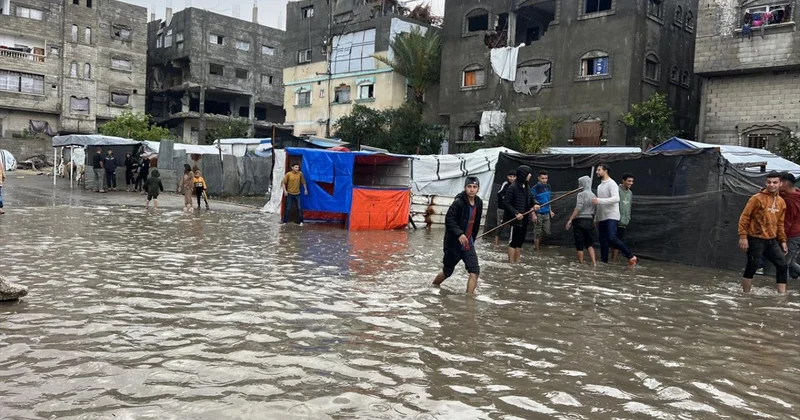 Gazze deki Sağlık Bakanlığı: Su altında kalan çadırda bir bebek soğuktan öldü