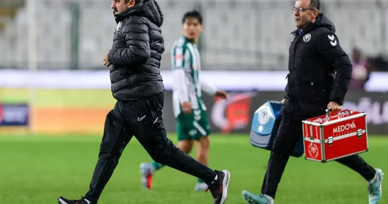 Kulüp doktoru rahatsızlandı, yeşil sahada bakın kim görev yaptı