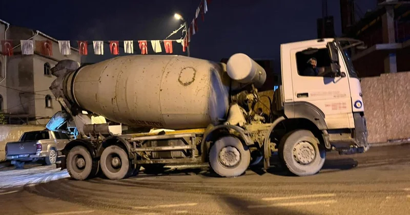 Beton mikserinin içine düşen sürücü öldü