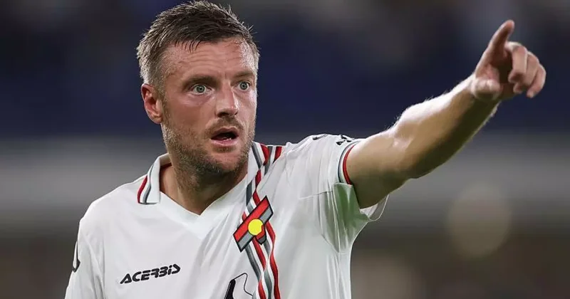 Masal henüz bitmedi! 38 yaşındaki efsane ayın futbolcusu seçildi