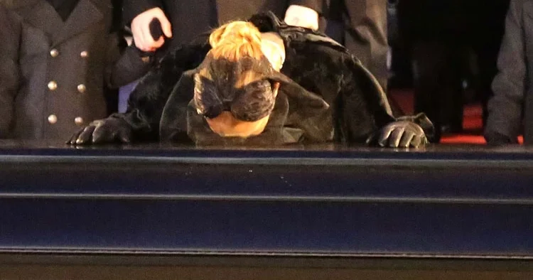 Biricik kocası gözlerinin önünde yudum yudum eriyip gitmişti: 10 yıl önce tabutunu öperek onu uğurlamıştı: Acılarla dolu kalbini yine aşka açıyor