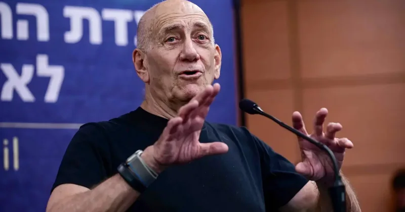 Eski İsrail Başbakanı Olmert: İsrail, her gün savaş suçu işliyor!