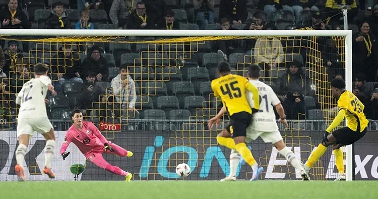 Berke Özer yine penaltı kurtardı ama puana yetmedi!