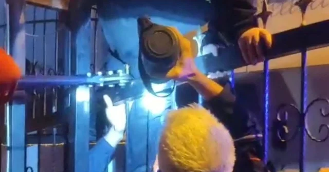 Bacağına demir korkuluk saplanan çocuk hastaneye kaldırıldı Adana Haberleri