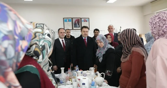 Vali Musa Işın, Aslanapa Halk Eğitim Merkezi nde kursiyerlerle buluştu Kütahya Haberleri