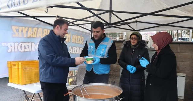 Belediyeden pazarcılara çorba ikramı Erzurum Haberleri