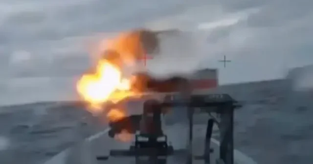 Ukrayna Rusya ya ait petrol tankerine saldırdı: O anlar kamerada VİDEO İZLE