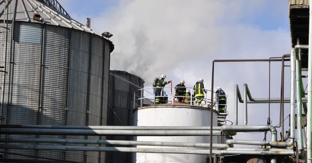 Yağ fabrikasında yangın Geçtiğimiz ay yanan yağ fabrikasında yine yangın çıktı Afyonkarahisar Haberleri